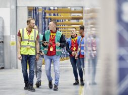 DHL si Blue Yonder au lansat o platforma software pentru a accelera implementarea solutiilor robotice