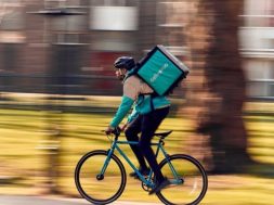 Salariul unui curier in Romania