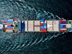 Timpul de tranzit al containerelor maritime s-a dublat fata de 2019