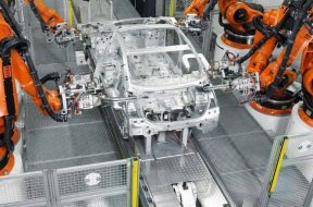 peste 500.000 de roboti industriali instalati in fabrici in 2022