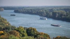 Numărul transporturilor din porturile de pe Dunăre crește, dar numai cu nave mici