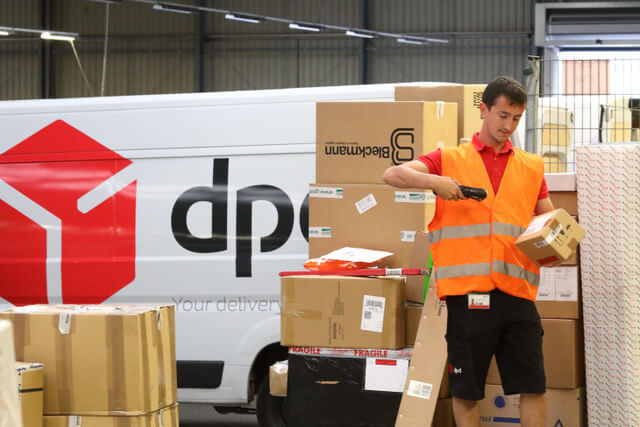 Black Friday 2021: Compania de curierat DPD România se așteaptă la livrări record. Valul IV al pandemiei duce la explozia comerțului online!