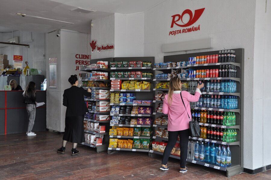 Auchan România își consolidează parteneriatul cu Poșta Română. Vânzarea de produse se va face și în oficiile poștale