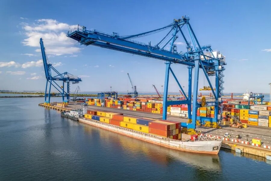 Portul Constanţa a obţinut finanţare europeană asigurarea condițiilor de racordare electrică la cheu a navelor
