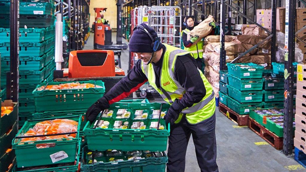 GXO extinde parteneriatul cu Sainsbury’s și devine partenerul de depozitare dedicat în domeniul alimentar