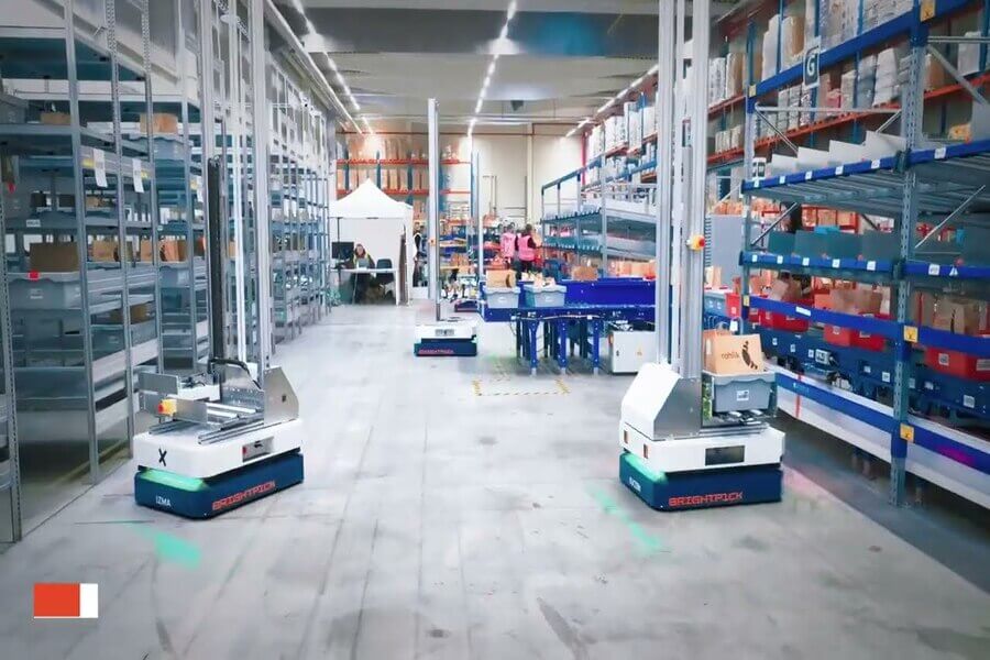 Rohlik.cz automatizează centrul de fulfillment din Praga cu roboţi Brightpick