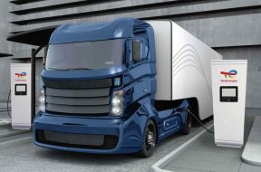 TotalEnergies-serviciu de încarcare camioane electrice la depozit