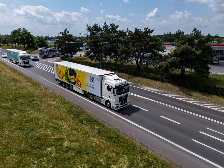 Rece, controlat, rapid: cum livrează Yellow Fresh bananele în România