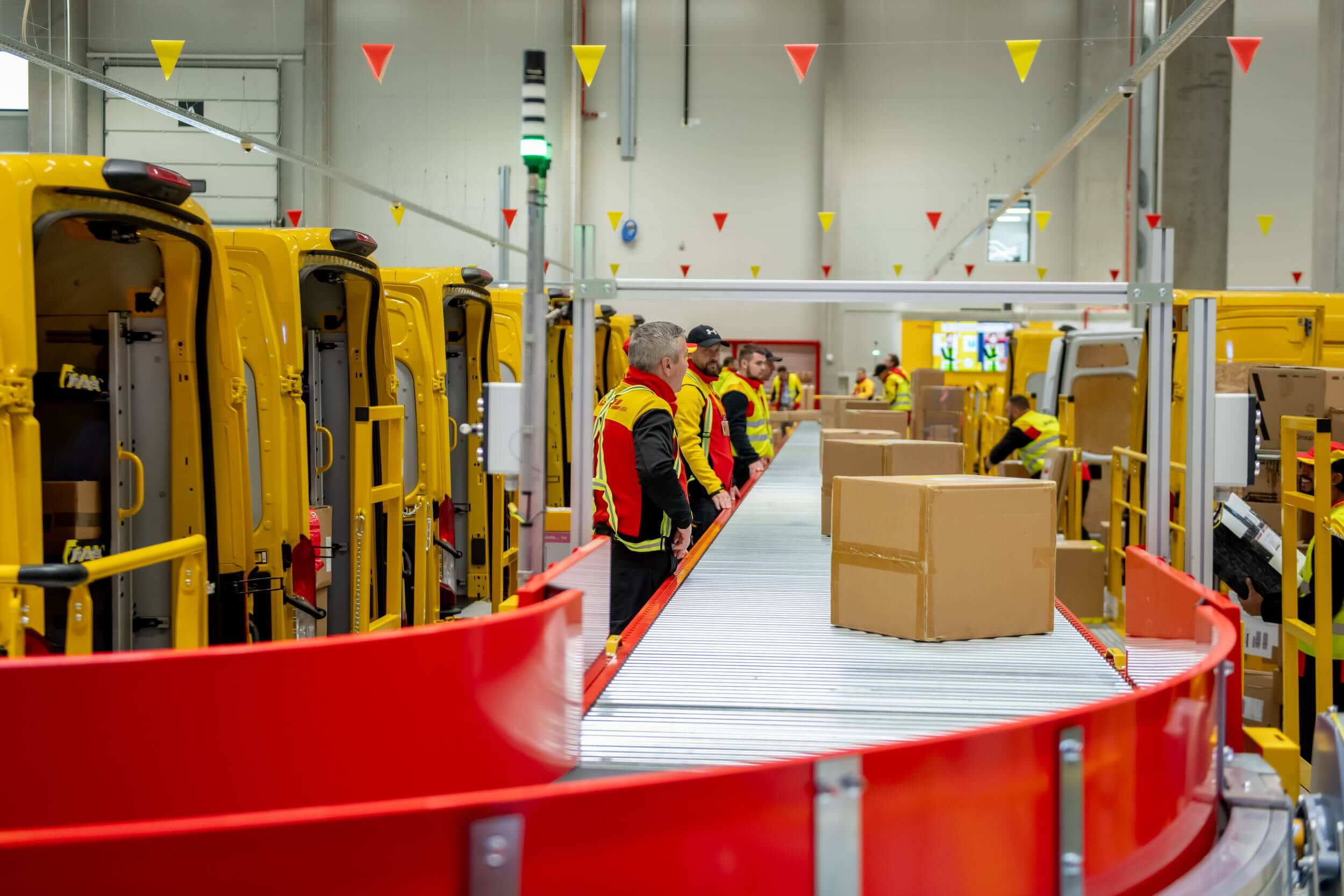 DHL Express deschide primul centru logistic carbon neutru din România