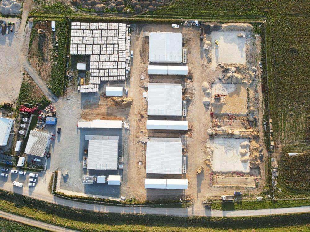 Monsson şi Prime Batteries: acord pentru 1.070 MWh de baterii produse în România